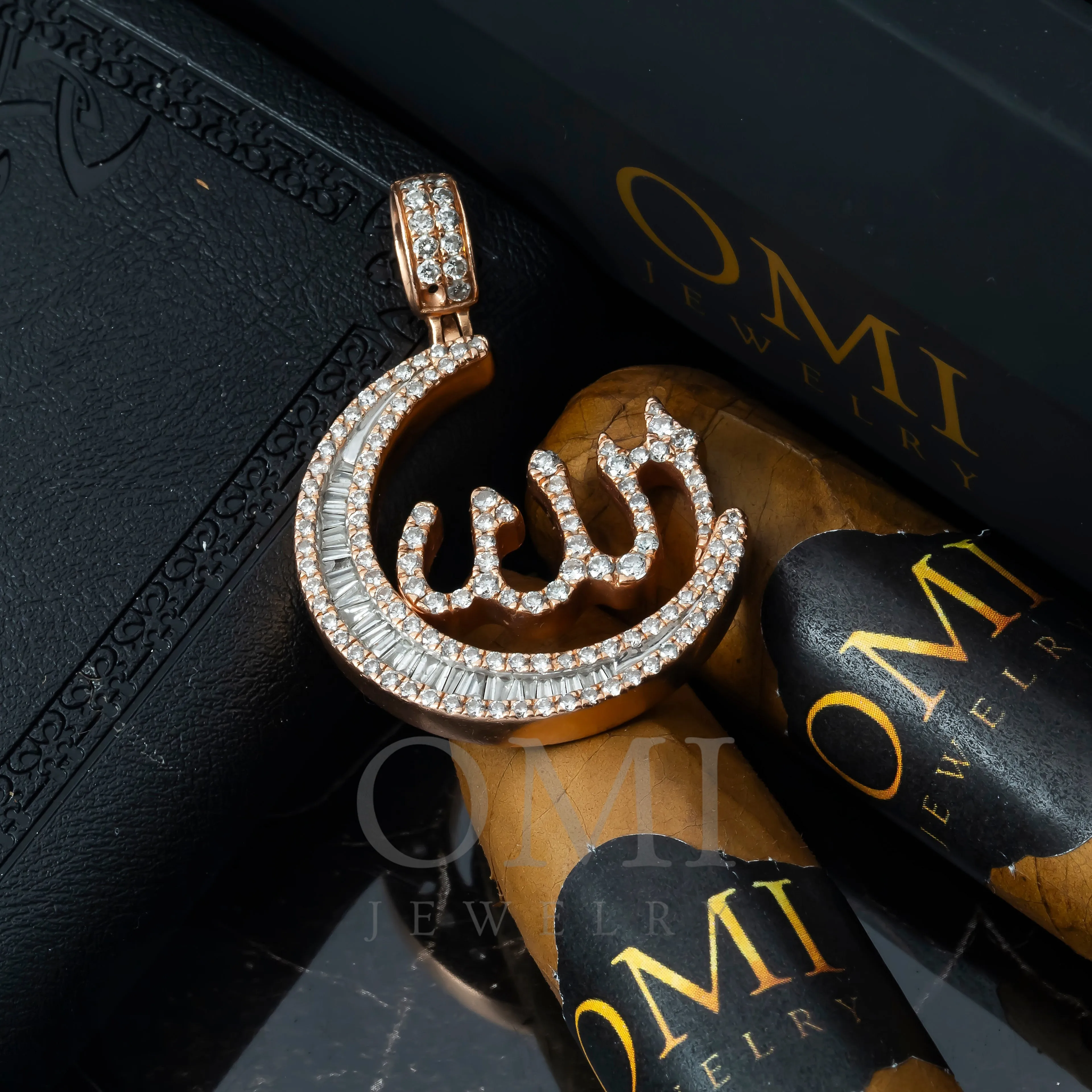 14K GOLD BAGUETTE AND ROUND DIAMOND CRESCENT MOON ALLAH PENDANT 2.00 CTW