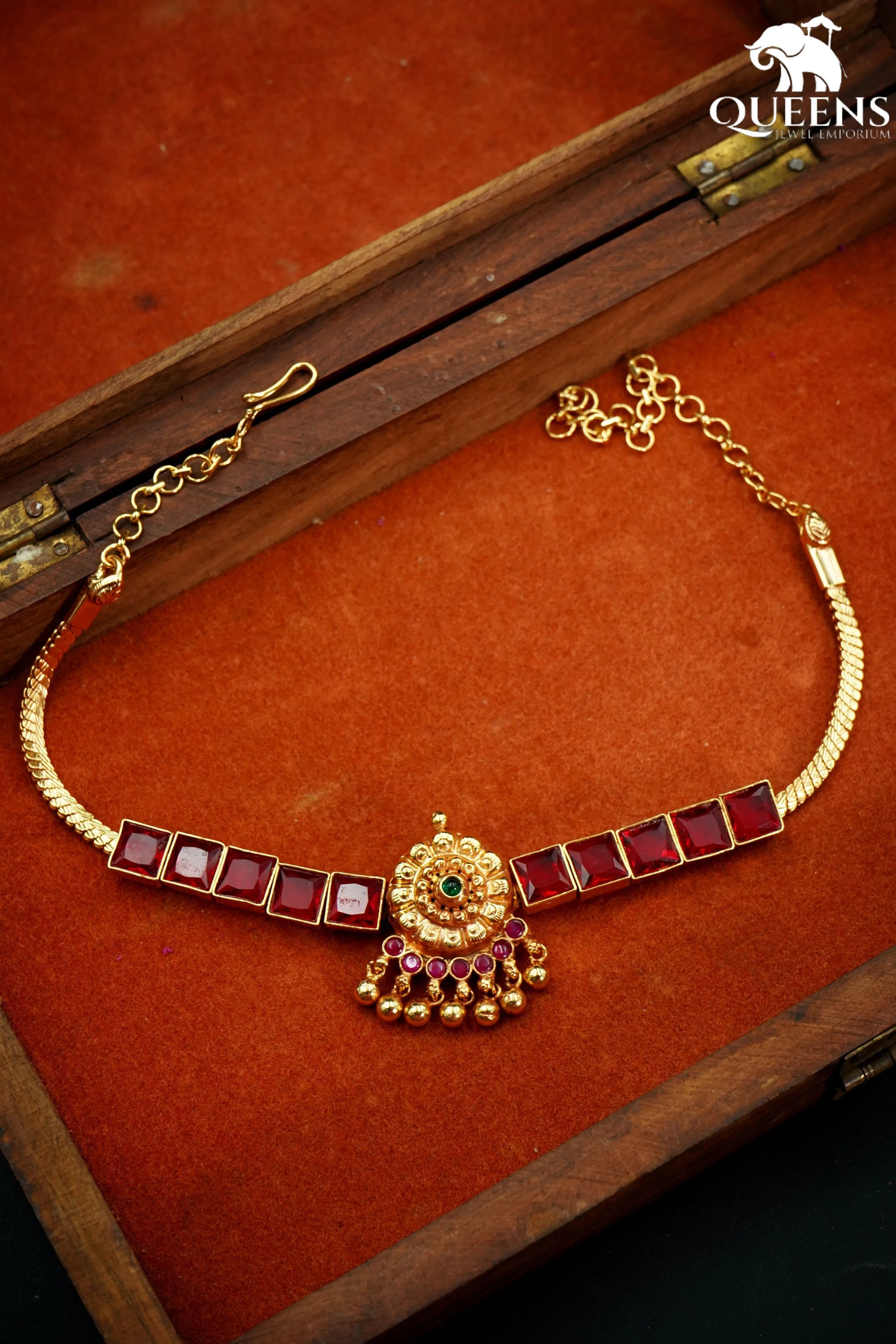 AADHAVI CHOKER - RED