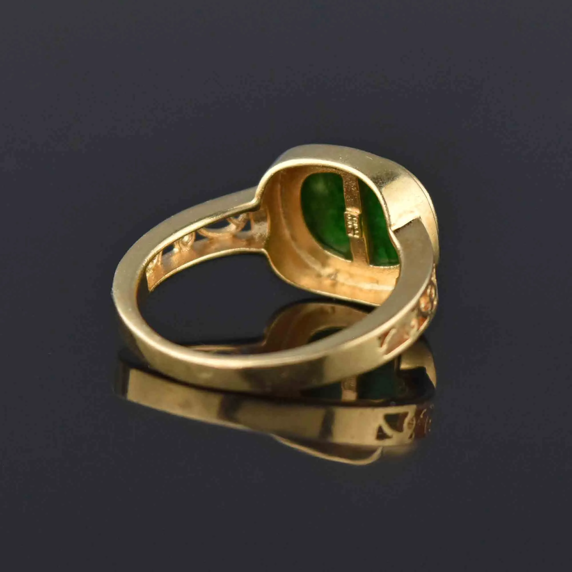 Burmese Maw Sit Sit Ring in 14K Gold, Green Jadeite