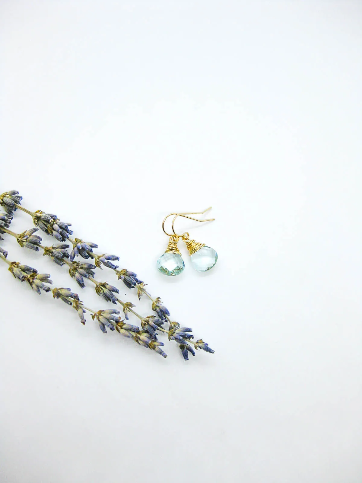 Chamomile: Aquamarine Earrings - e619