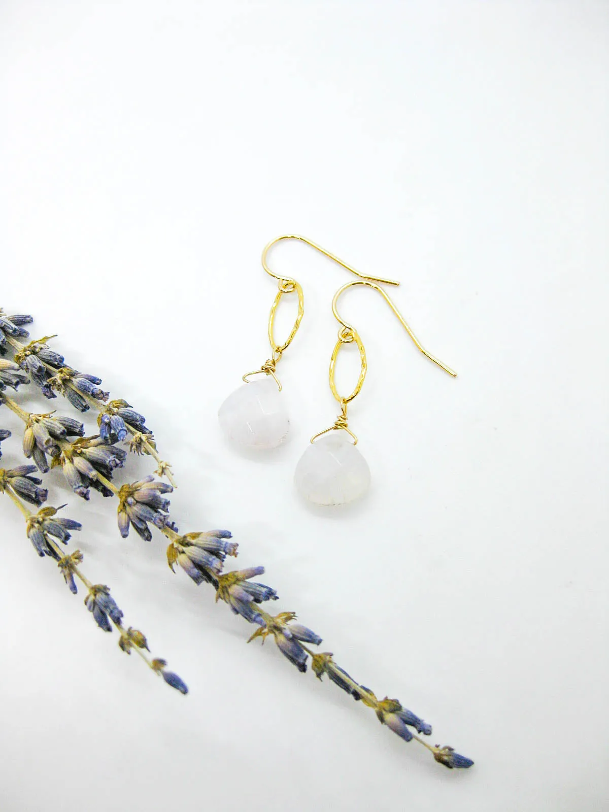 Chrysanthe: Moonstone Earrings - e671