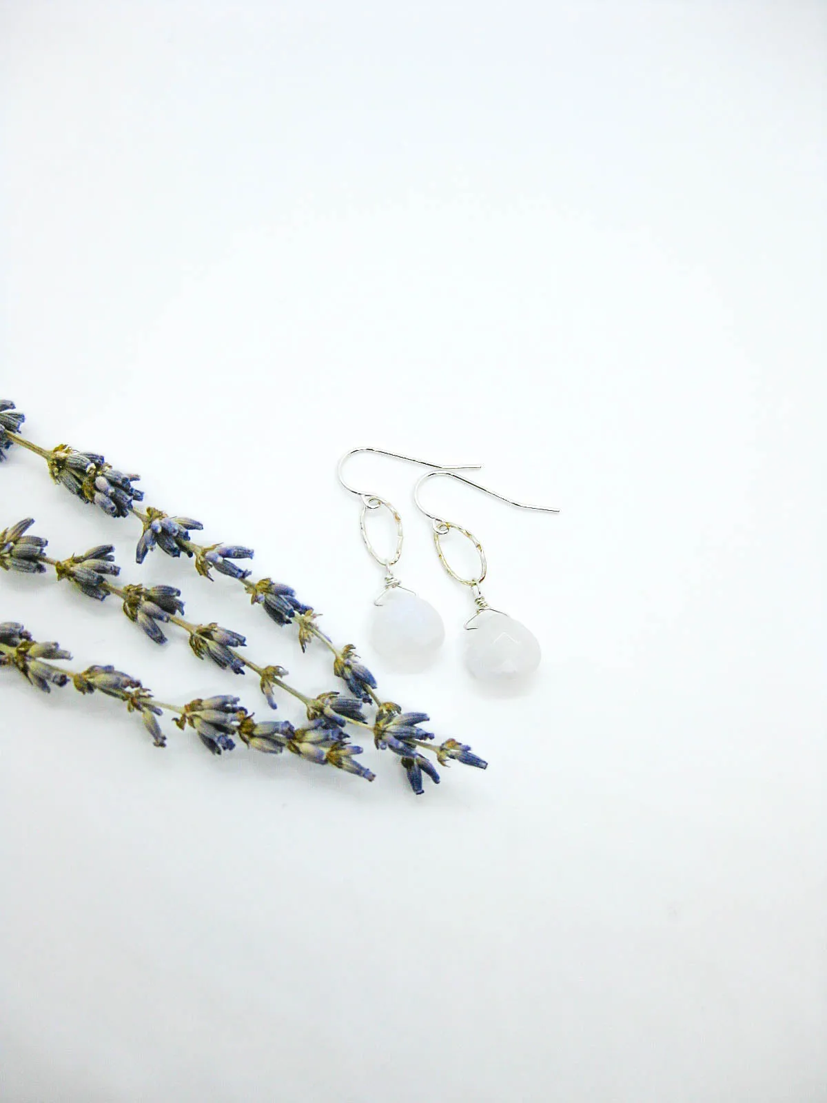 Chrysanthe: Moonstone Earrings - e671