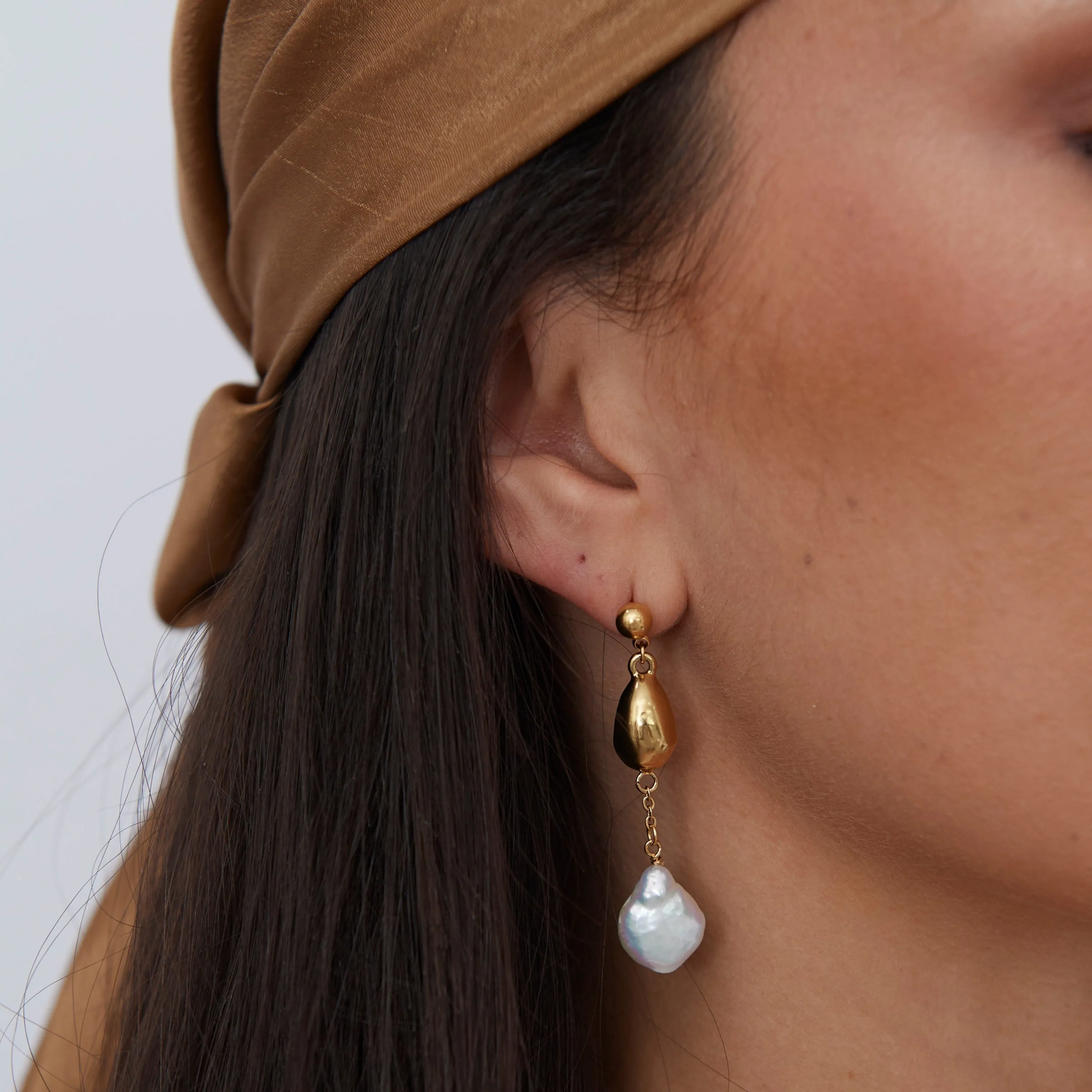 Layla Pearl Drop Earring