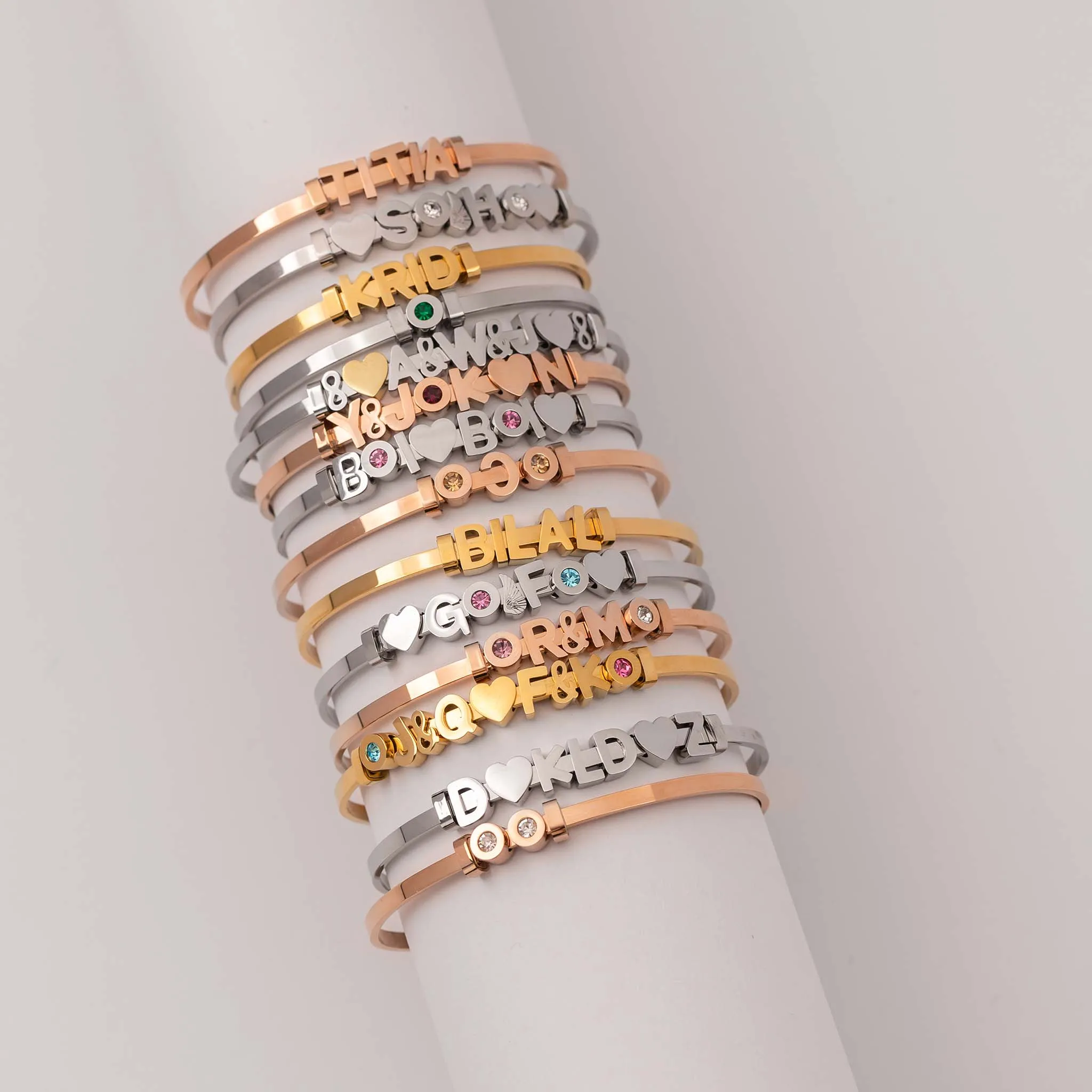 Letter bangle gold