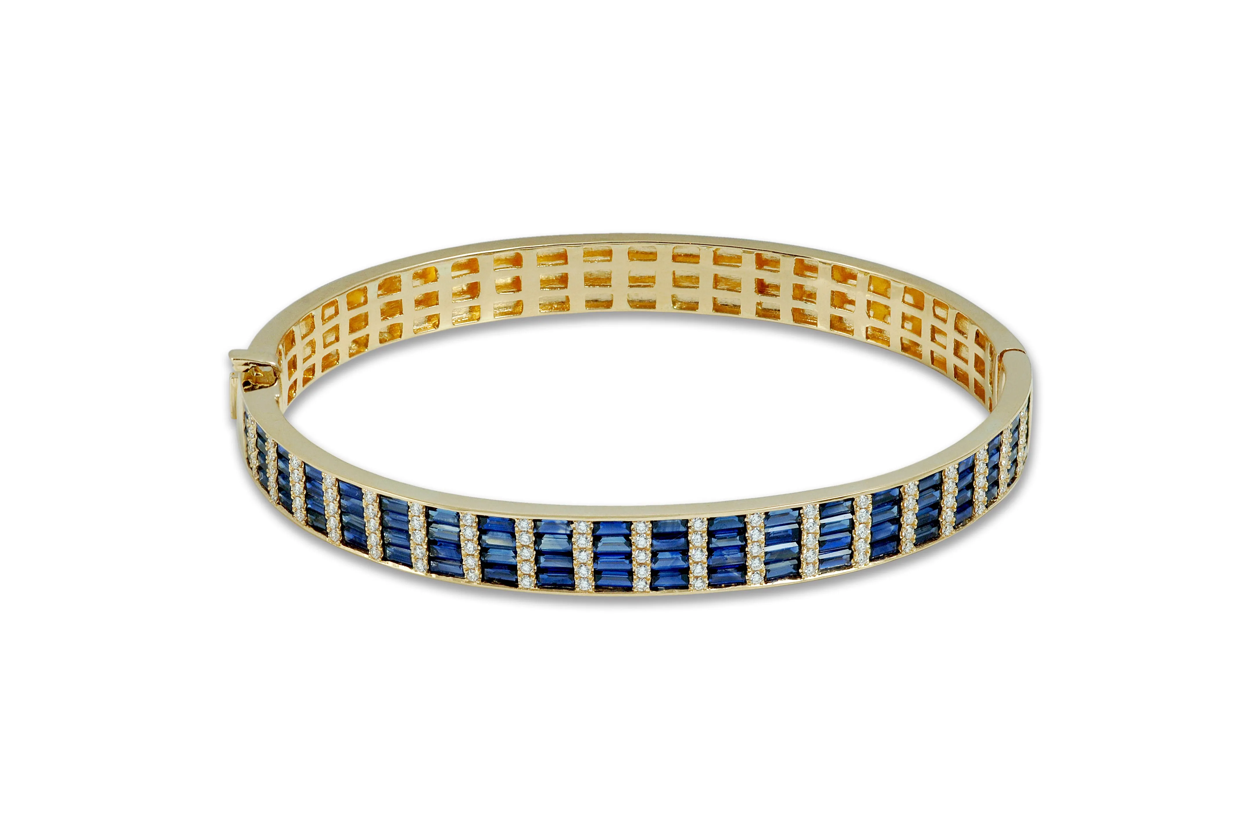 Twist Classic Blue Sapphire Cigar Bangle set in Yellow Gold