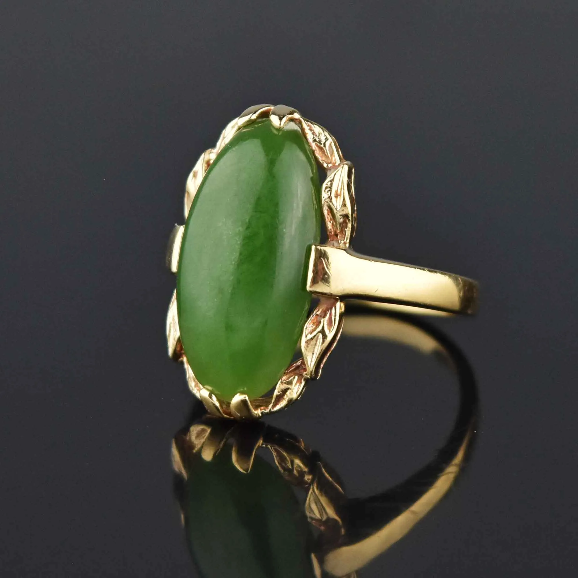 Exquisite Vintage 14K Gold Natural Jade Cabochon Ring for Elegant Style