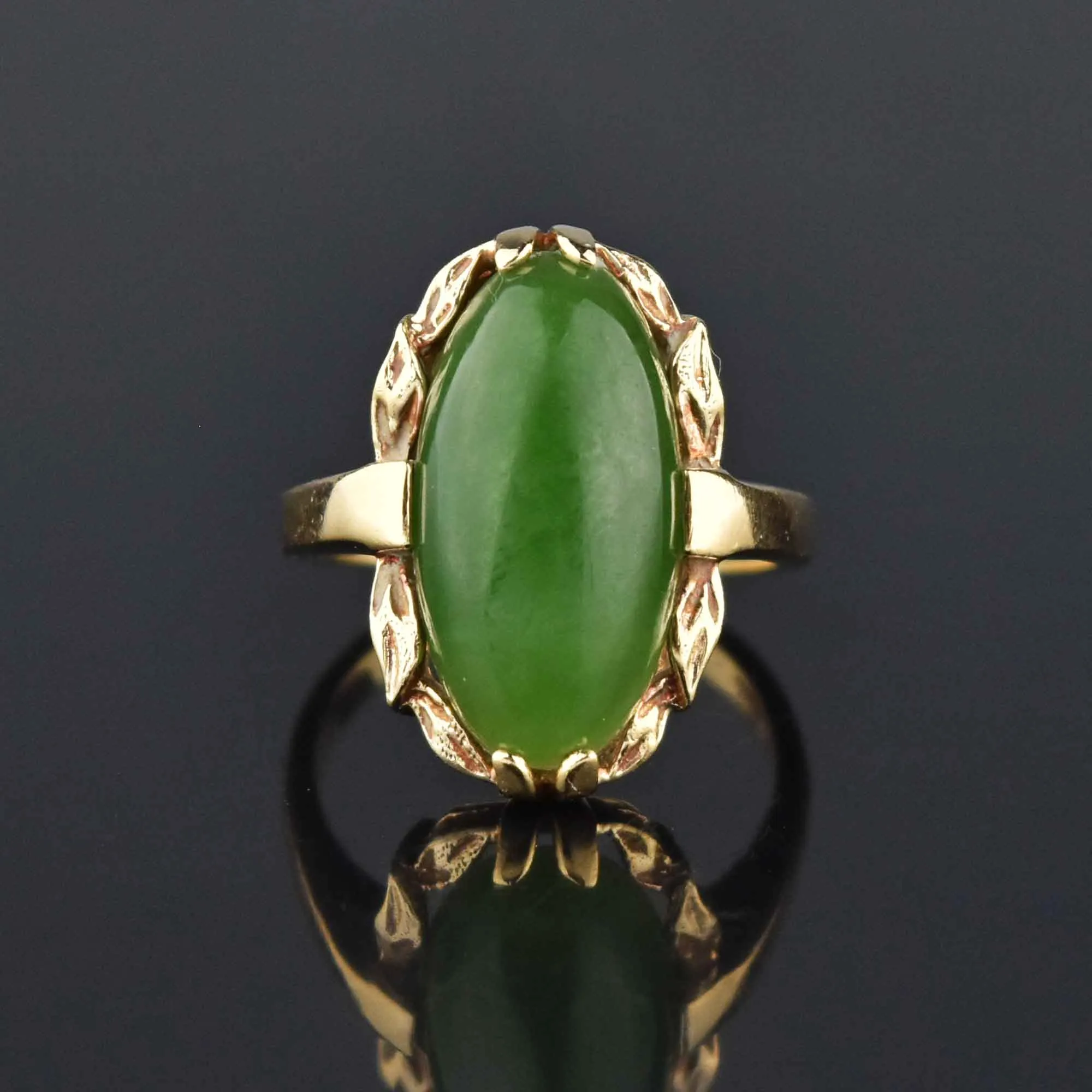 Exquisite Vintage 14K Gold Natural Jade Cabochon Ring for Elegant Style