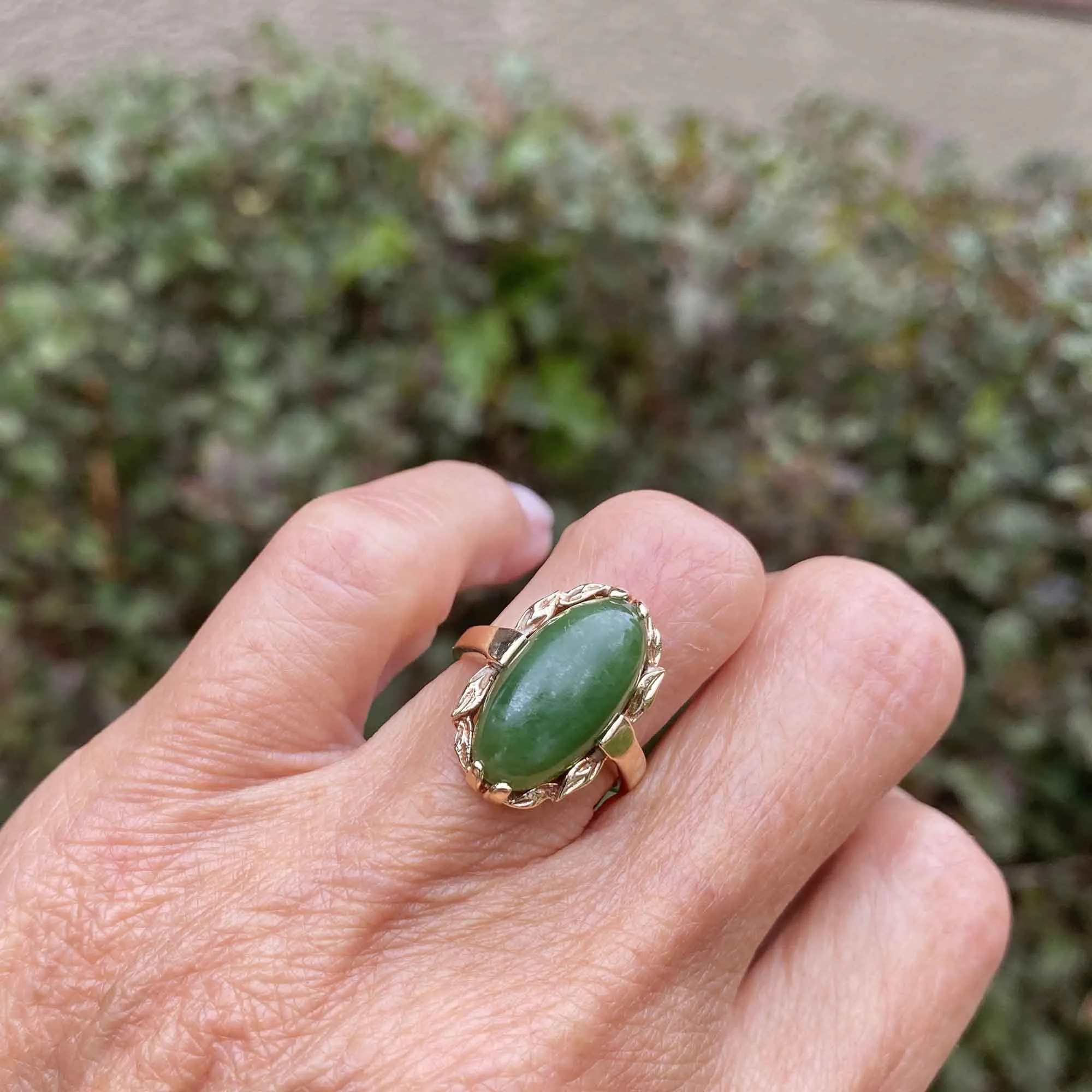 Exquisite Vintage 14K Gold Natural Jade Cabochon Ring for Elegant Style