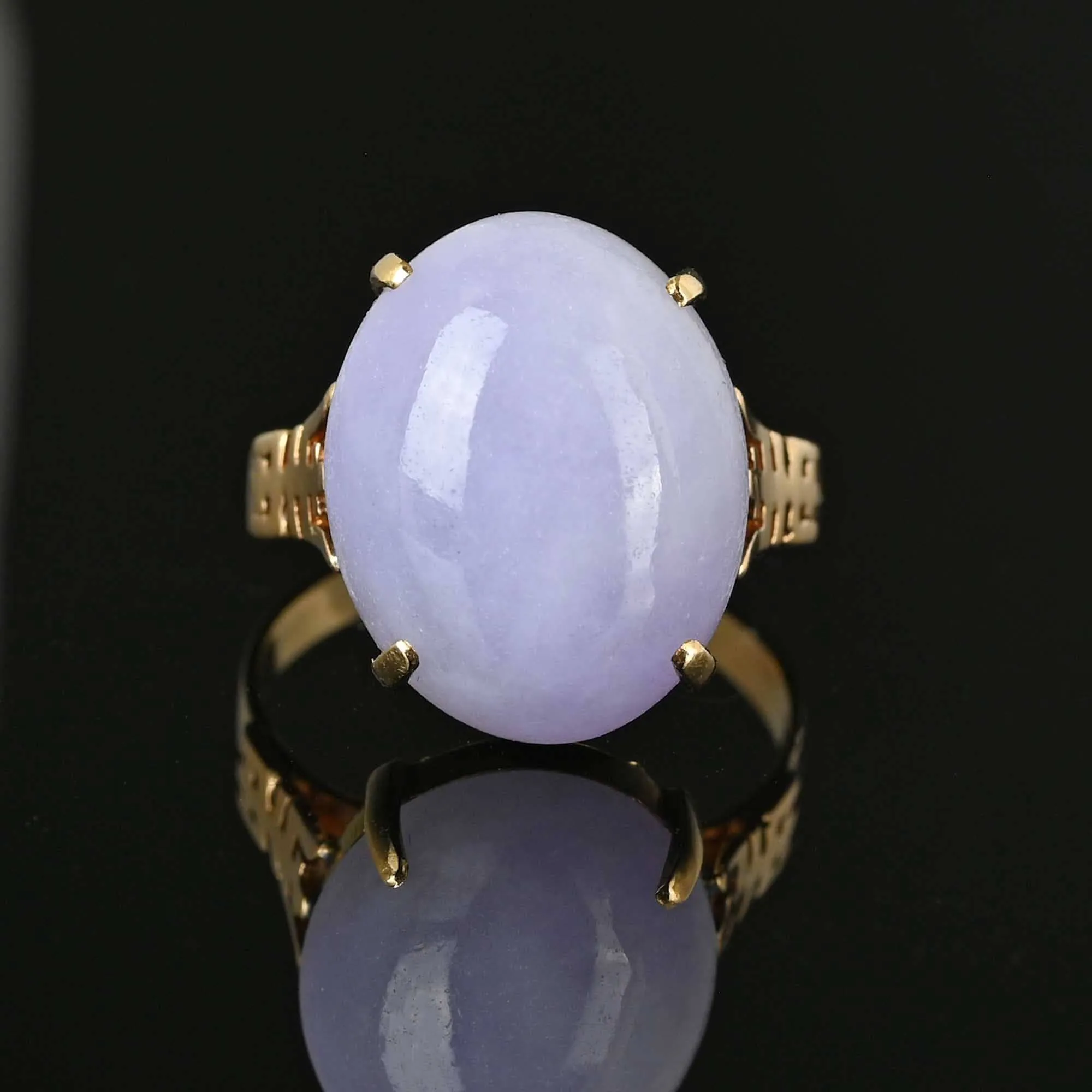 Vintage Cabochon Purple Jade Ring in 14K Gold